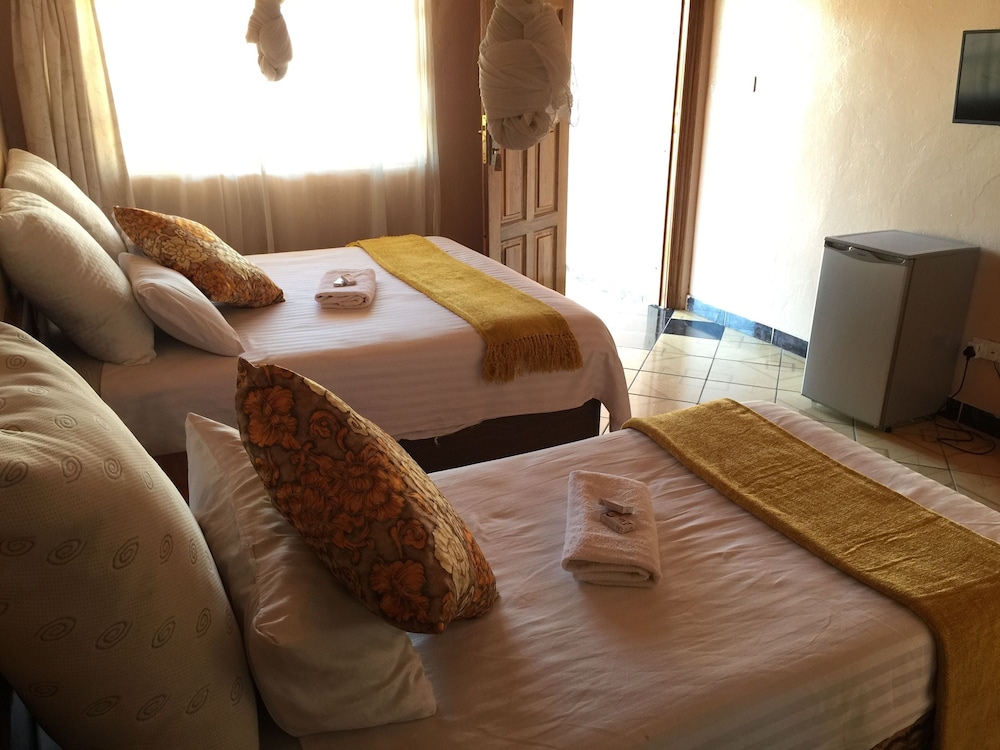 Woodlands Lodge & Tours 9/50