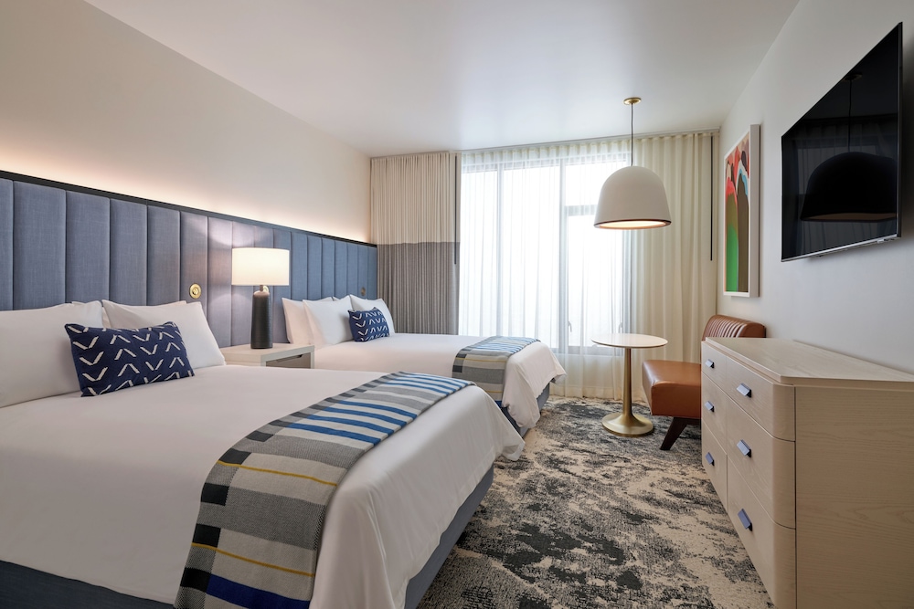2 Queen Beds, Limelight Boulder 2/11