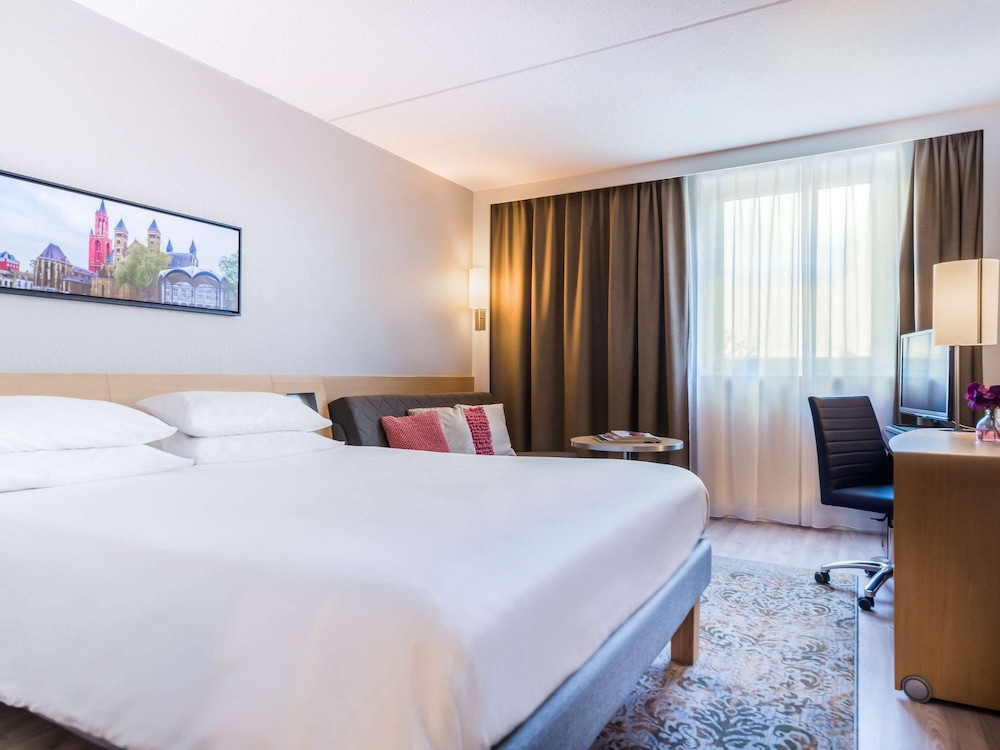 DELUXE, DOUBLE BED, GARDEN VIEW