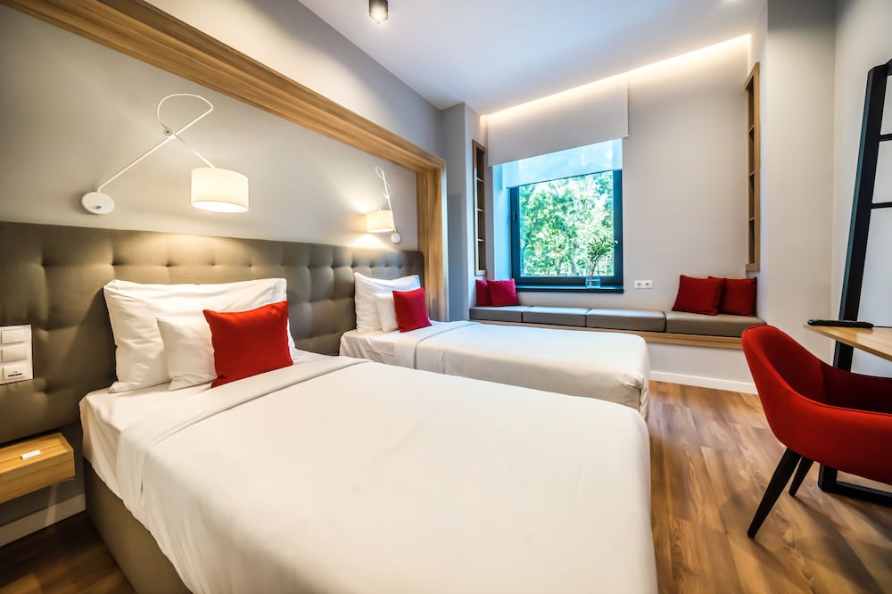 SUPERIOR, DOUBLE OR TWIN BED