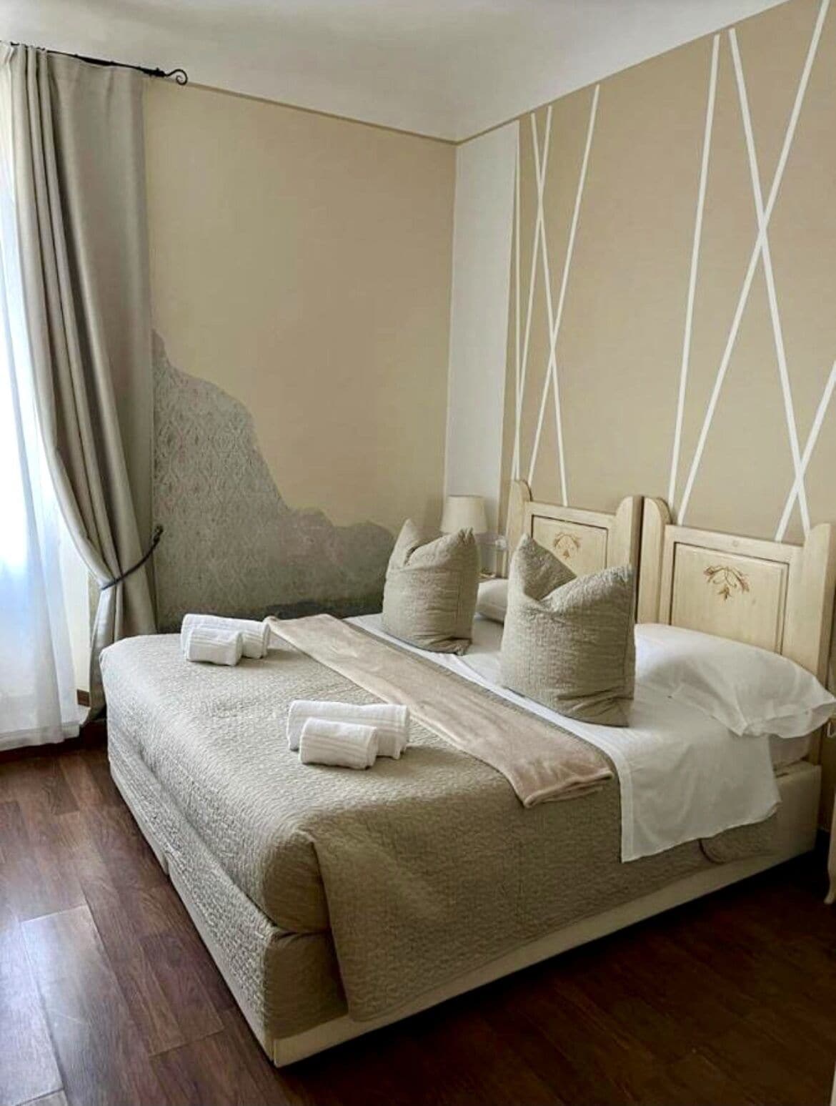 Room, Single, Single Bed, Courtyard Area