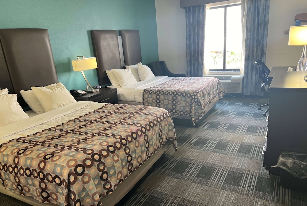 Days Inn by Wyndham Alva 4/24
