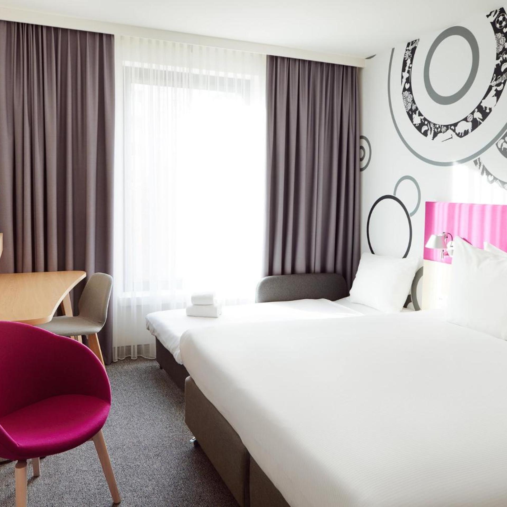غرفة بسرير مزدوج مع أريكة، Holiday Inn Warsaw City Centre 6/9