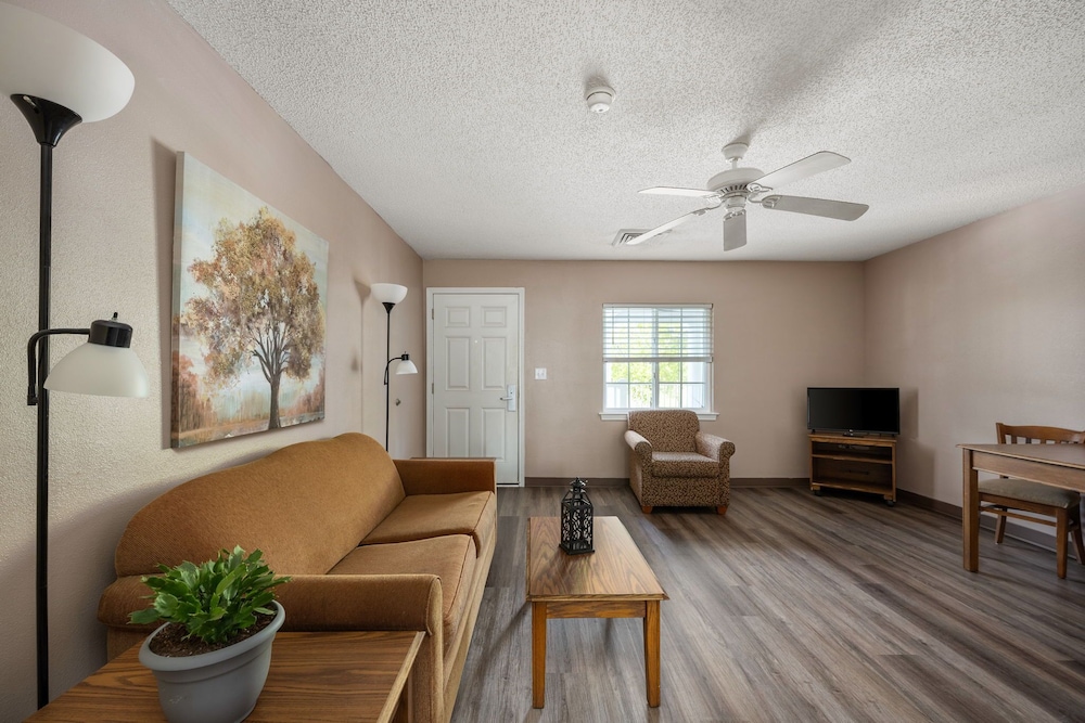 Affordable Suites 39/57