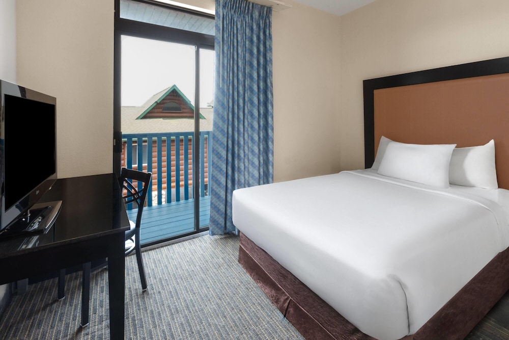 Days Inn by Wyndham Mackinaw City/Bridgeview Area 16/61