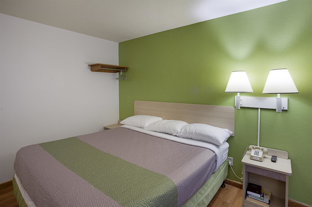 Motel6 Binghamton, NY 24/53