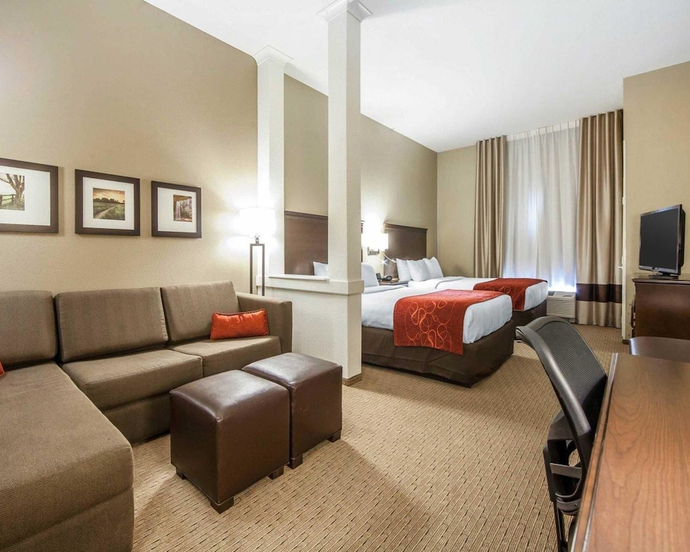 Comfort Suites Marietta Parkersburg 32/49