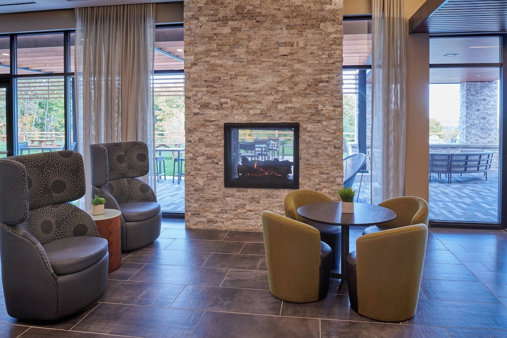 Courtyard Petoskey At Victories Square 34/65