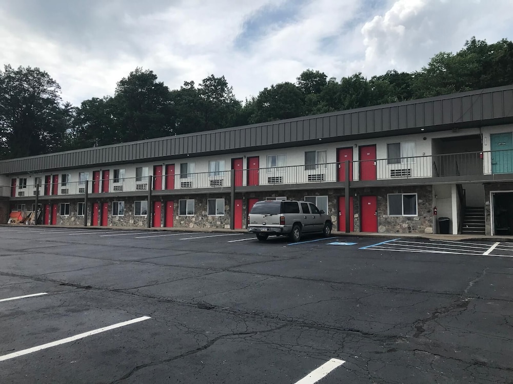 Super 8 by Wyndham Hazleton 28/33