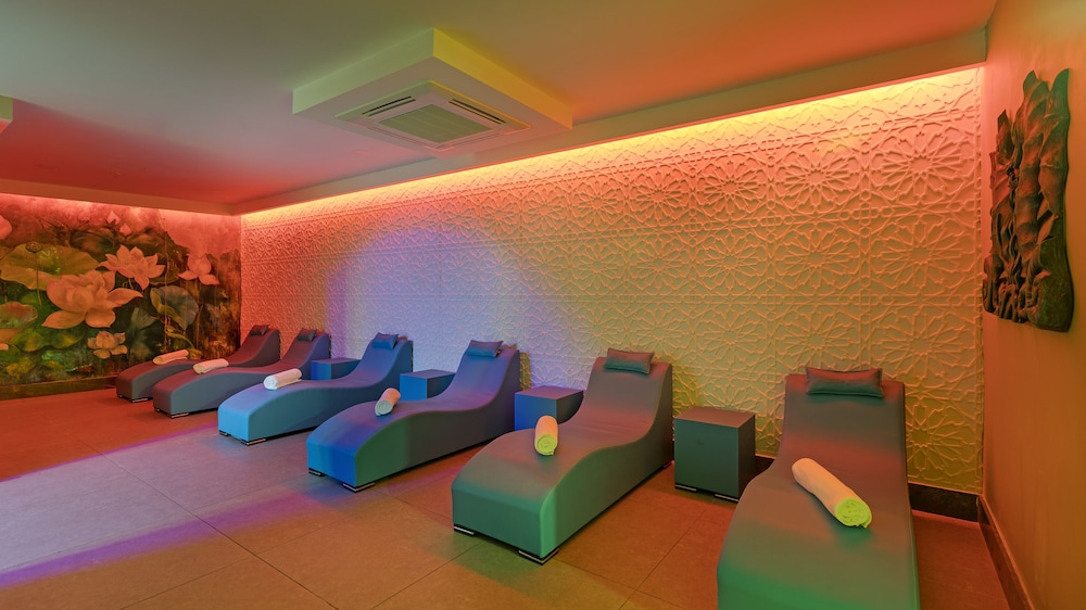 Glamour Resort Spa 63/70