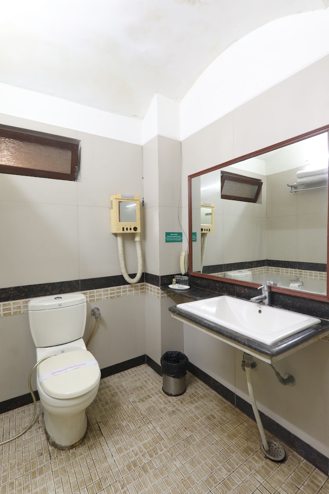 Mohan Hotel 31/33