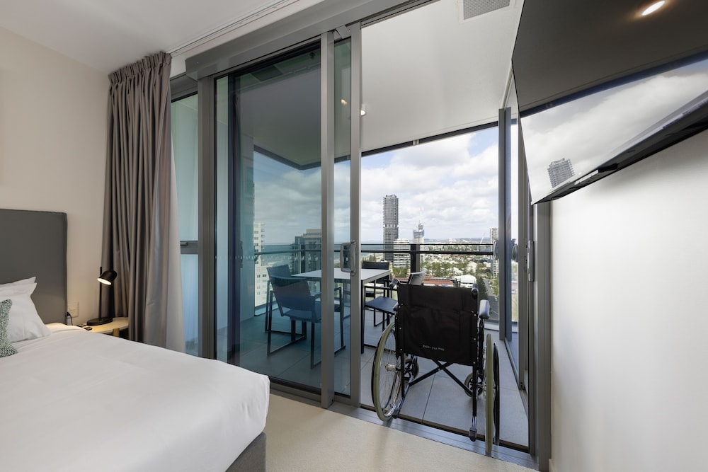 ULTIQA Signature at Broadbeach 18/50