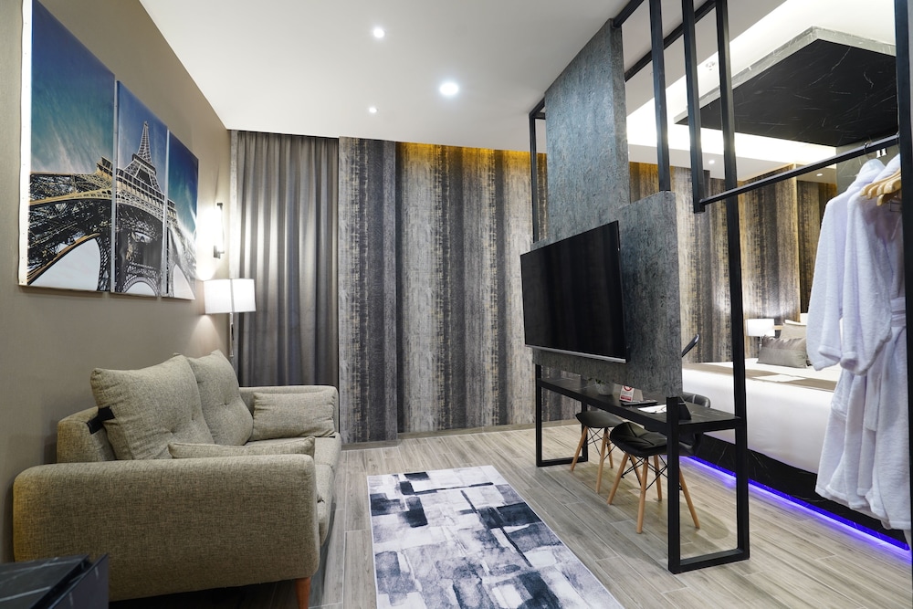 De Paris Hotel 35/47