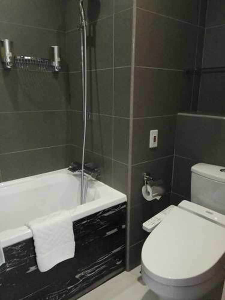 Jolley Hotel 25/71