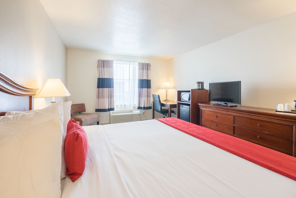 Cottonwood Suites Savannah Hotel and Conference Center 25/71