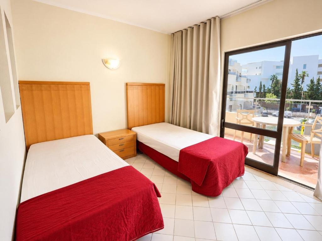 2 Bedrooms, Apartment