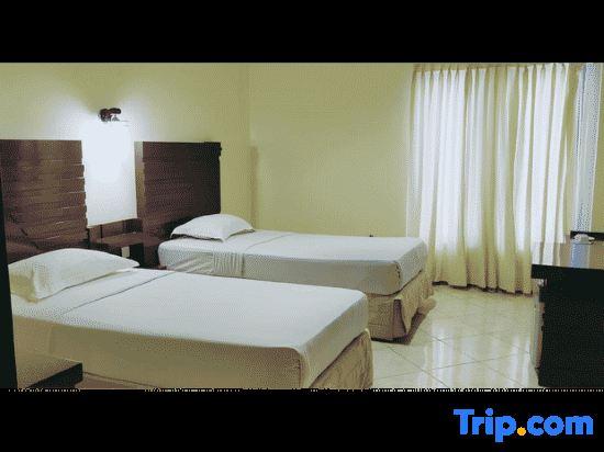 Grand Wisata Hotel Flores 2/12