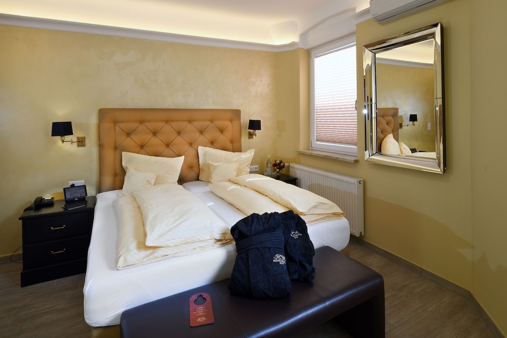 HOTEL HEIDELBERGER HOF 34/65