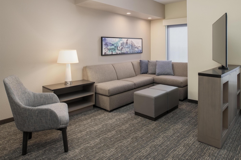 Hyatt House Fresno/Campus Pointe 20/50