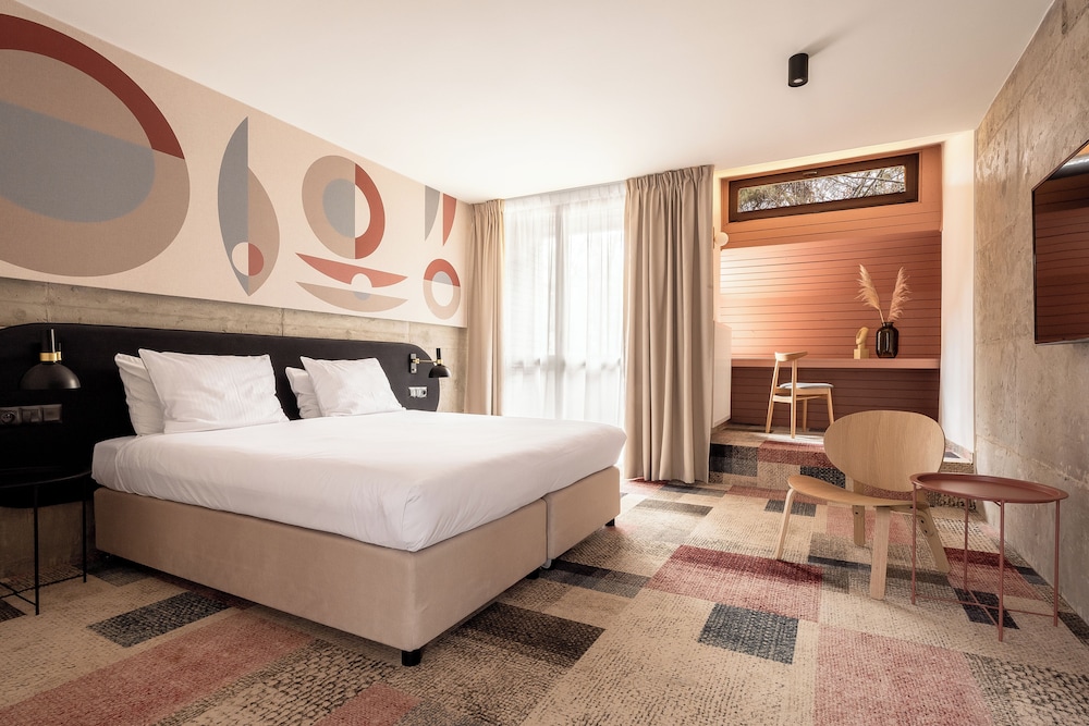SUPERIOR, DOUBLE BED