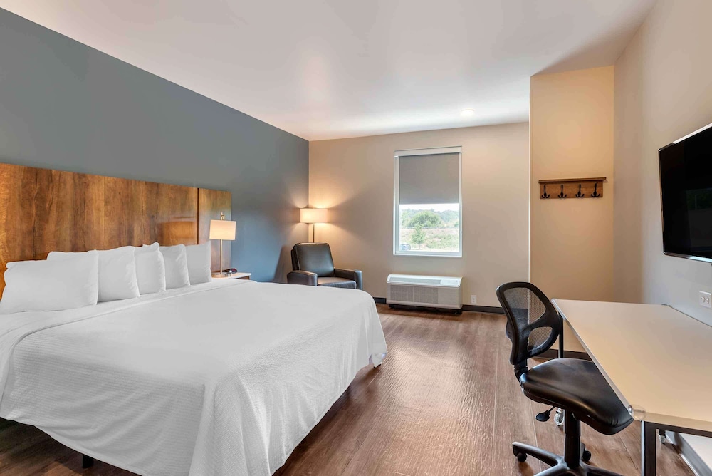 STUDIO, KING BED