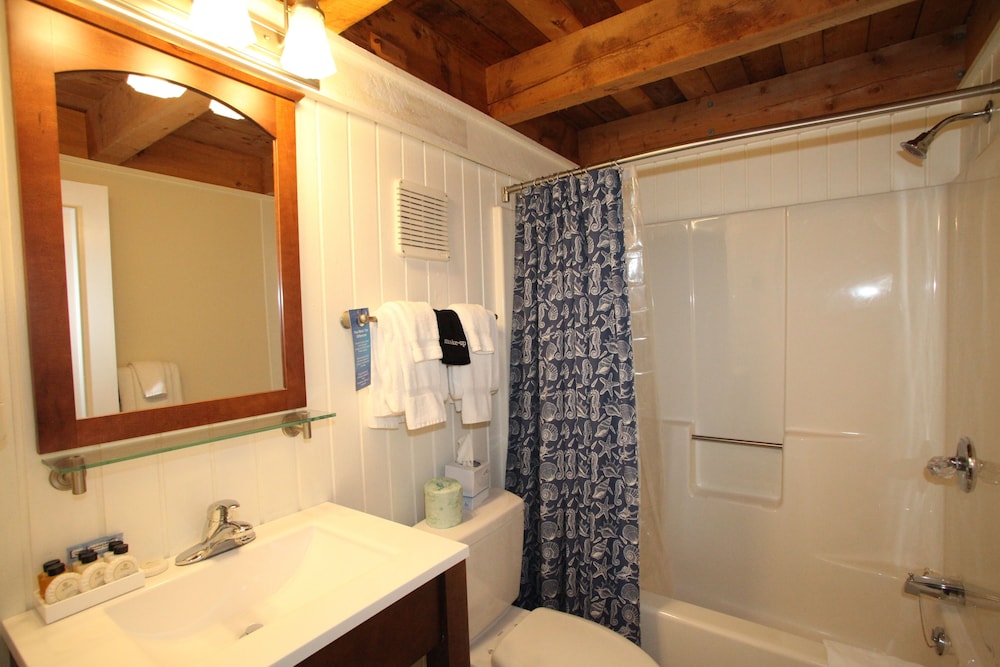 Glen Cove Inn and Suites 46/50