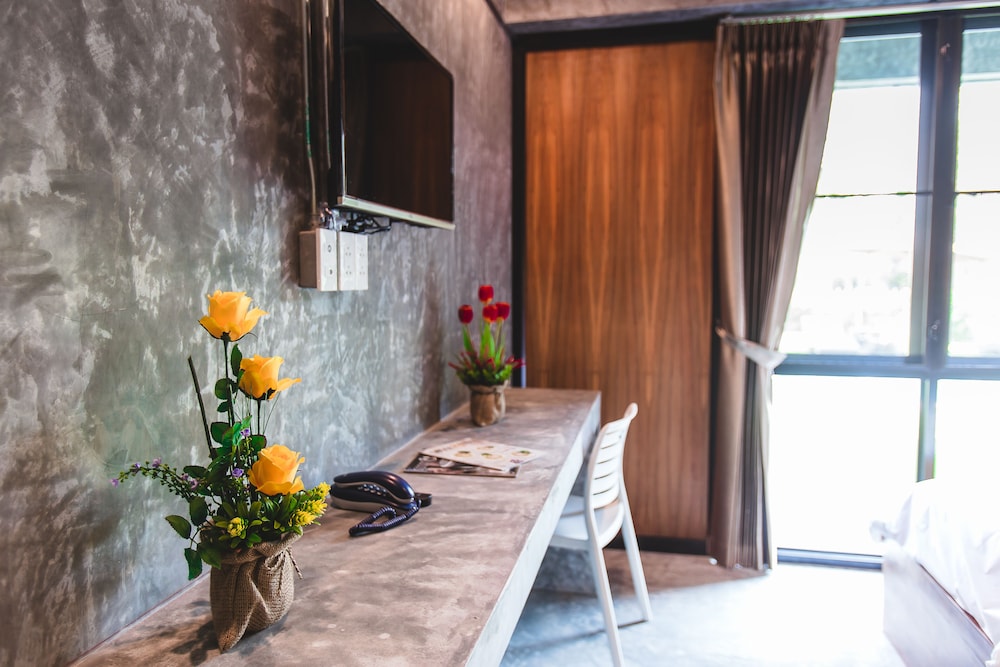 Stucco Loft Residency 22/72