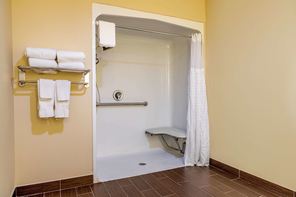 Comfort Suites Savannah Gateway I-95 19/38