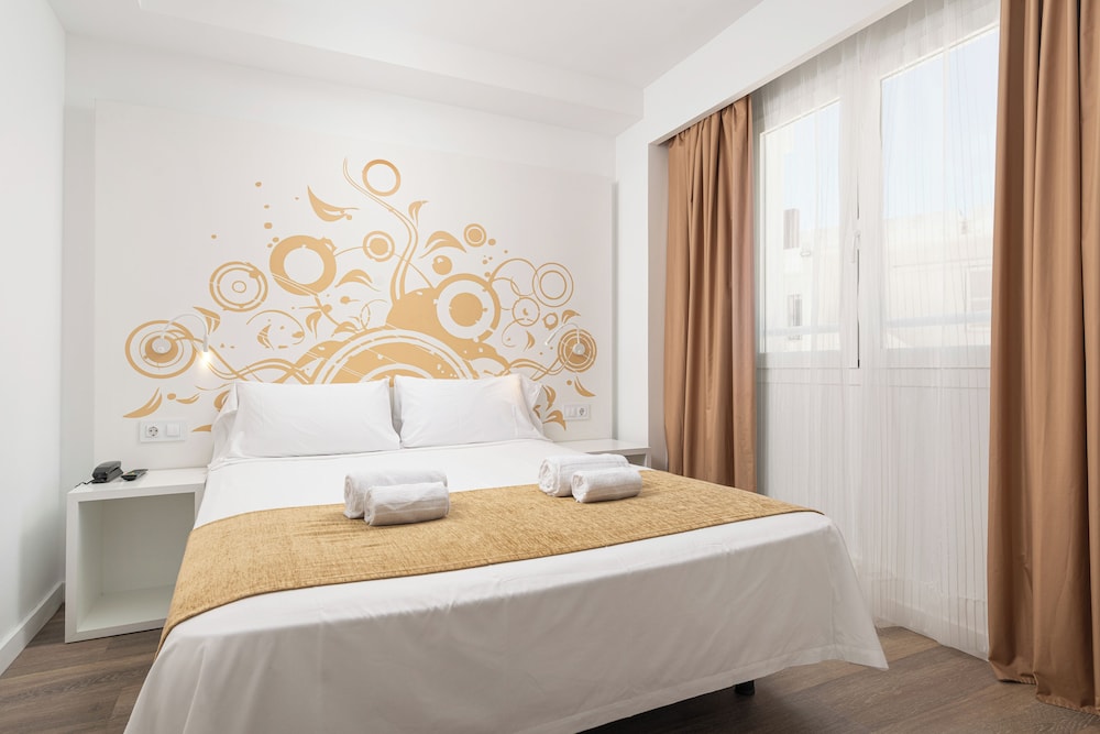 غرفة قياسية بسريرين منفصلين بشرفة، WelikeHotel Triton beach 2/10