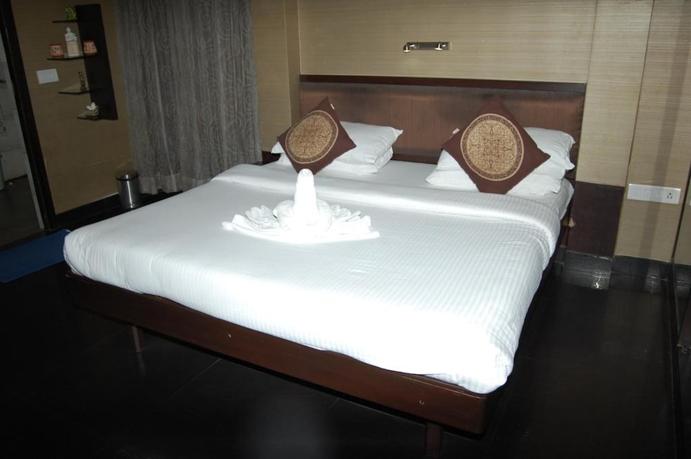 Hotel Ramakrishna 8/32