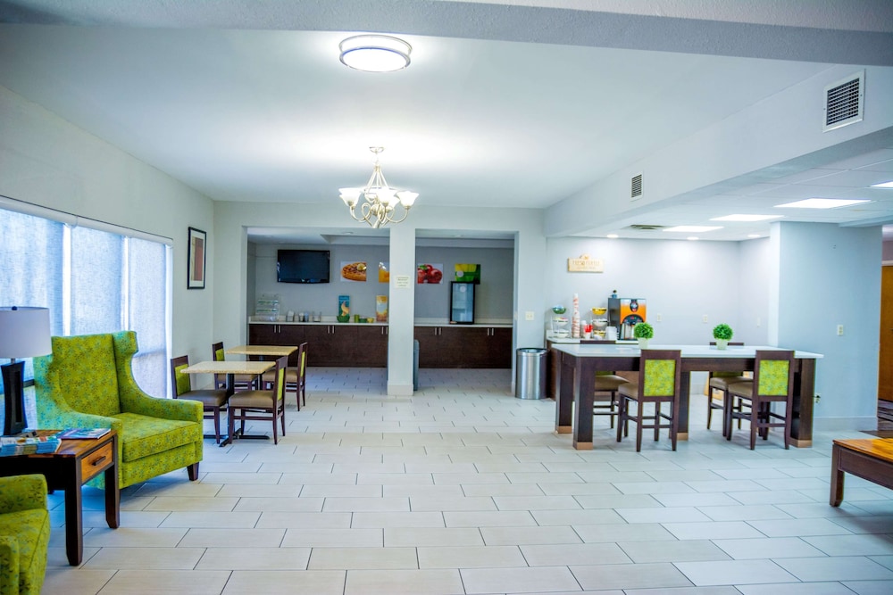 La Quinta Inn & Suites by Wyndham Fayetteville I-95 26/29