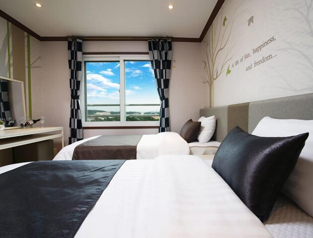 STANDARD, TWIN BEDS, MOUNTAIN VIEW