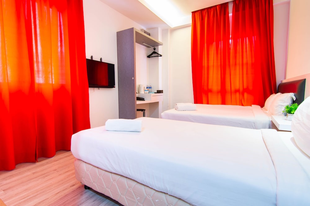 Hotel Zamburger Plaza Mahkota 23/67