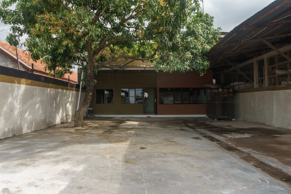 RedDoorz near Cikampek Mall Karawang 15/18