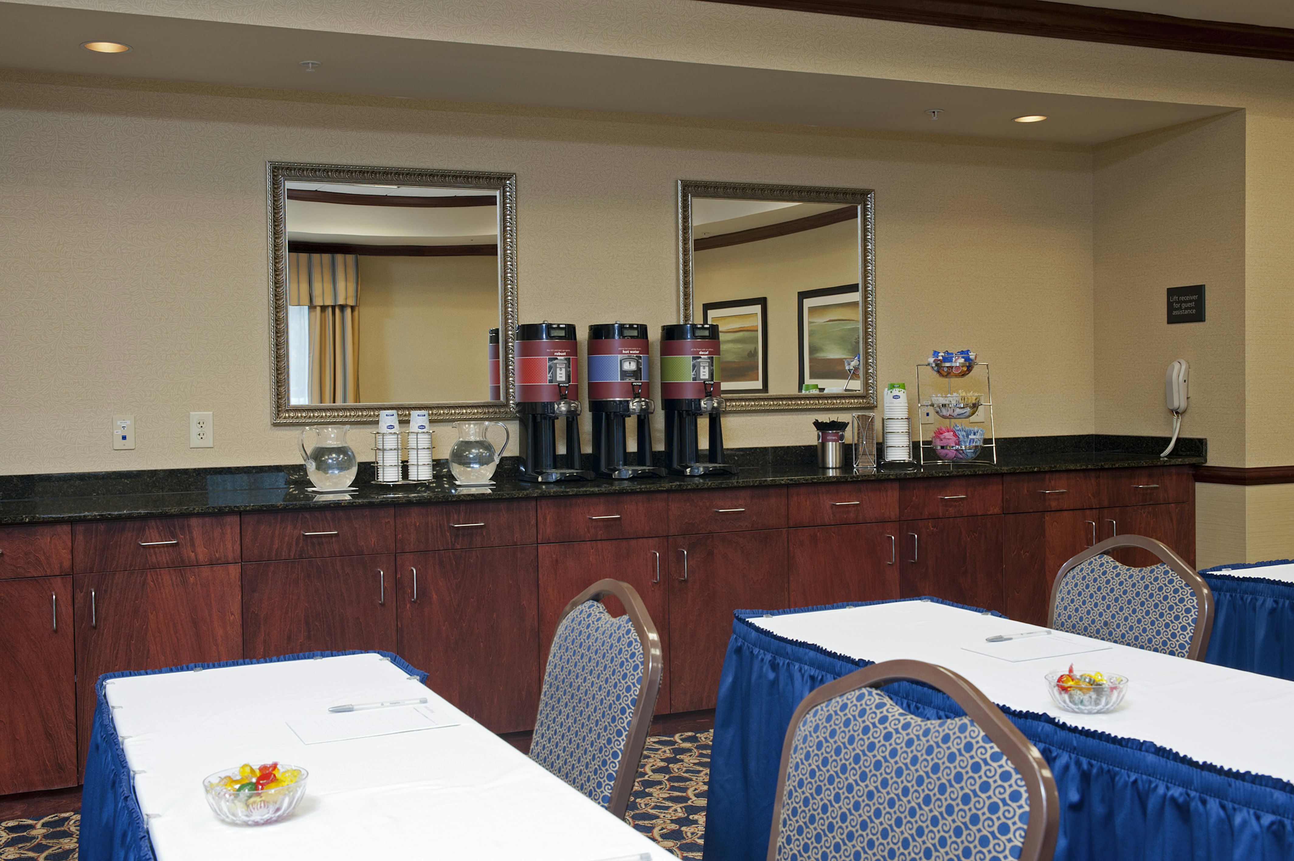 Hampton Inn Suites Indianapolis Airport 33/39
