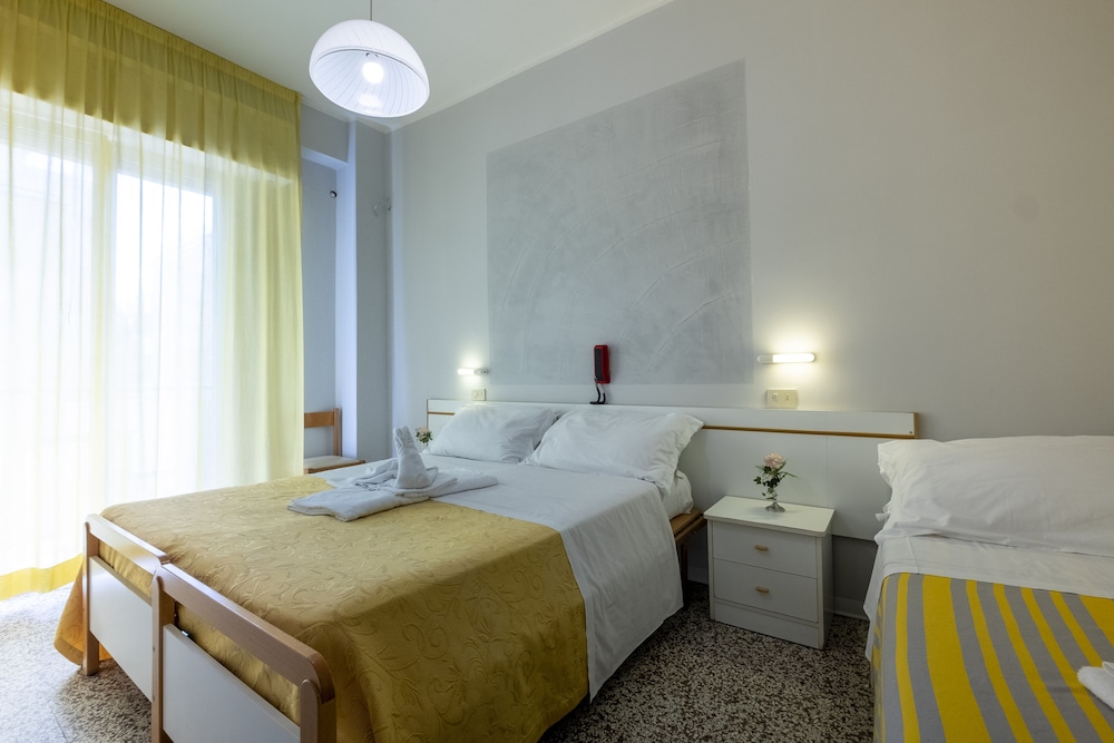 Hotel Giumer 12/28