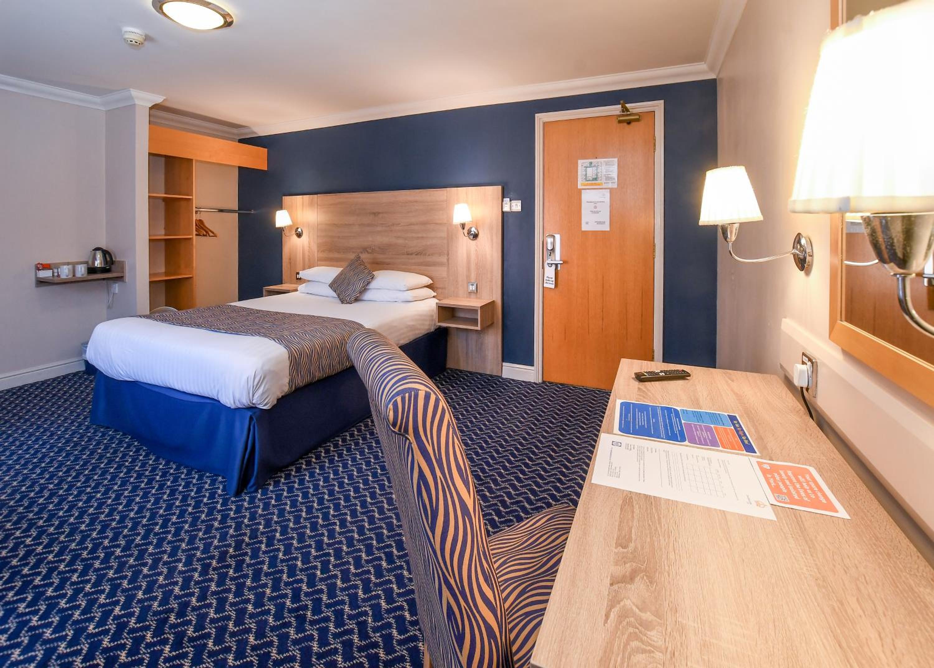 Accessible Double Room with showe
