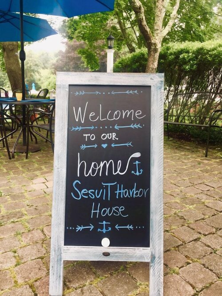 Sesuit Harbor House 18/50