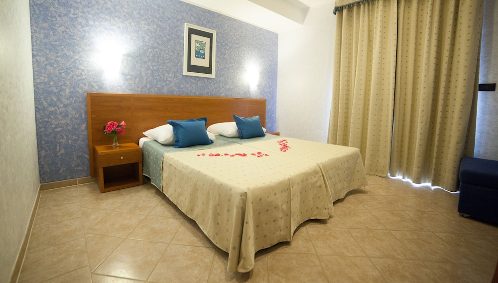 HOTEL ZLATNI LAV 12/37