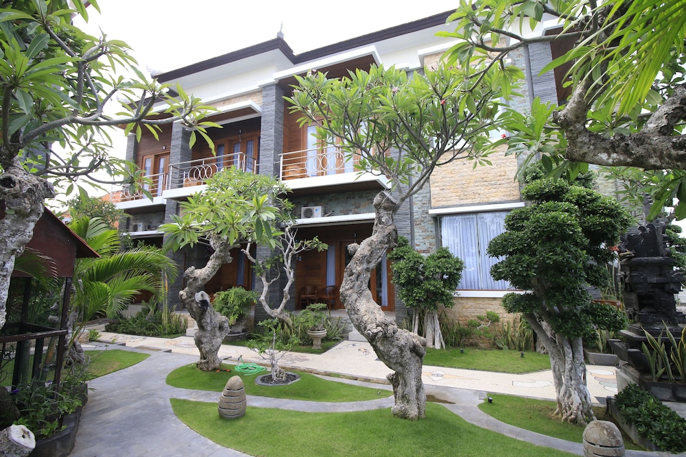 Green Beach Inn 20/22