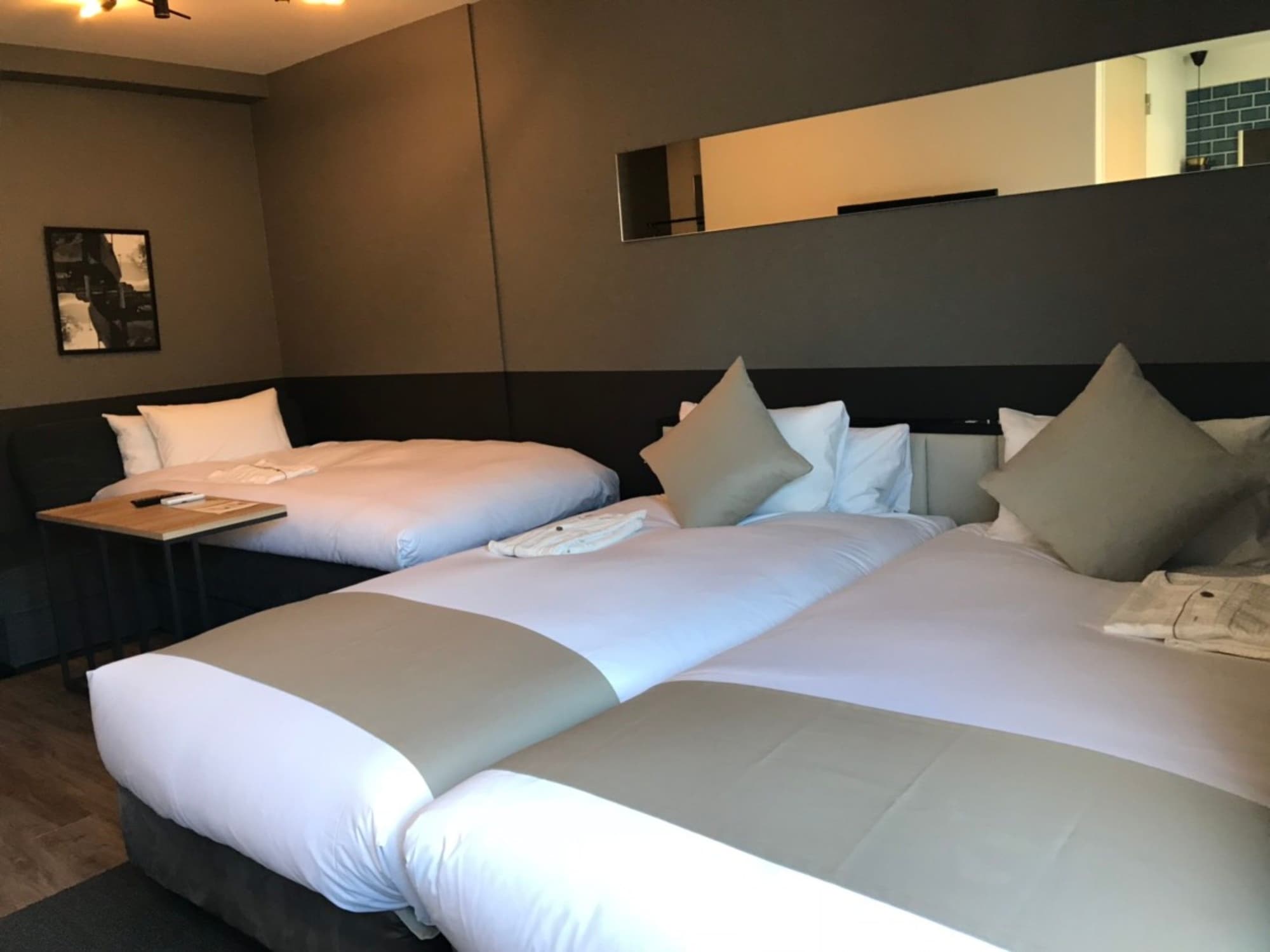 Hollywood, Twin Beds, Sofa