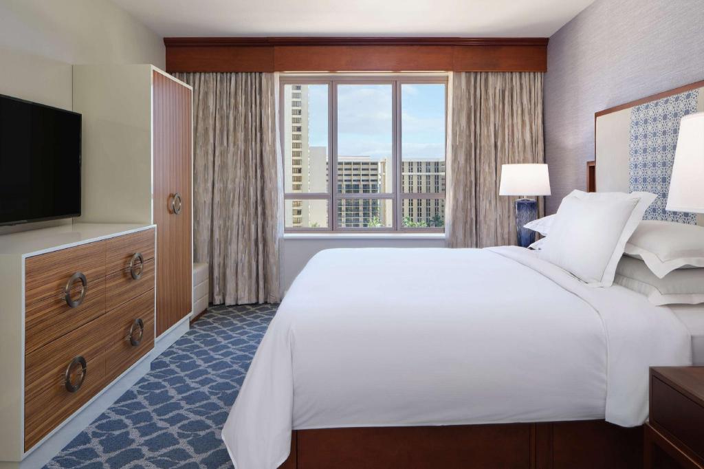 2 Bedrooms, Suite, 2 King Beds, City View, Sofa