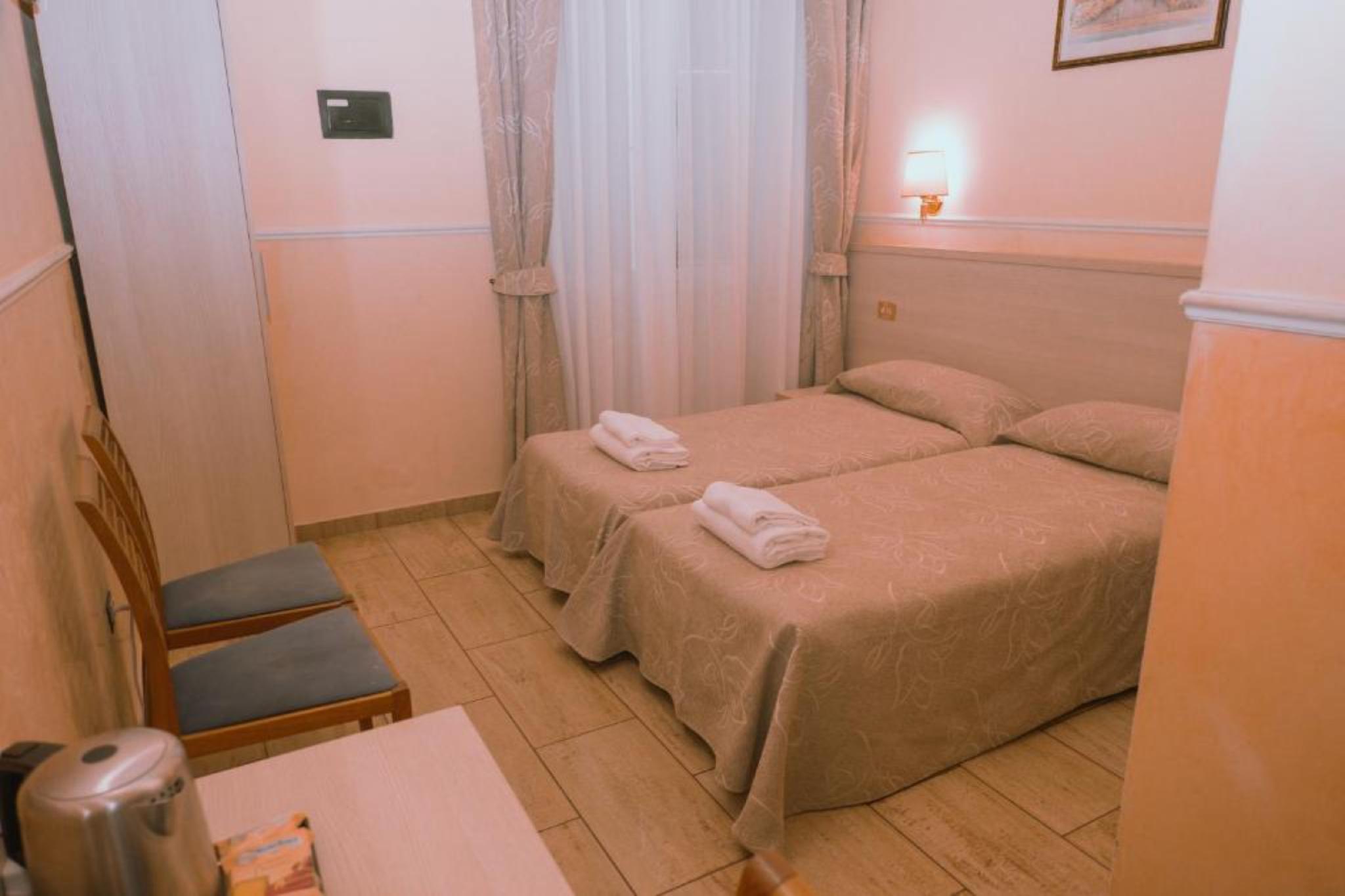 ROOM, DOUBLE OR TWIN BED, PRIVATE BATHROOM