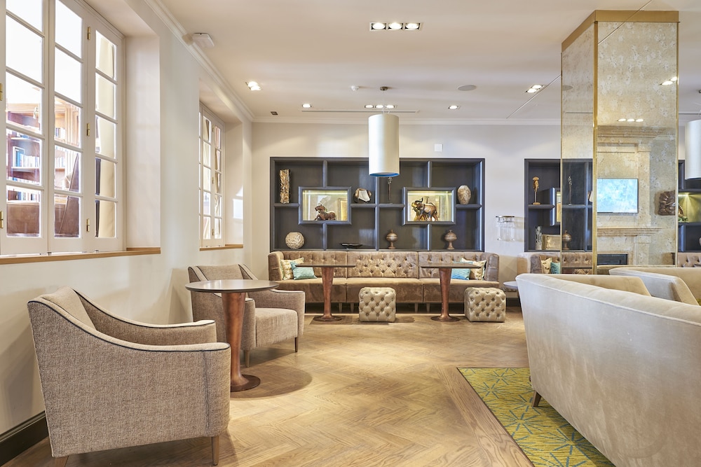 Dona Filipa Hotel 48/77