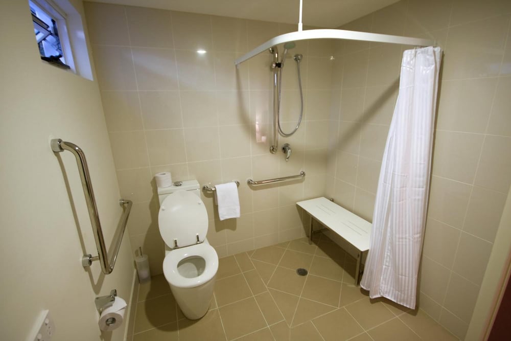 DOMAIN SERVICED APARTMENTS 11/52
