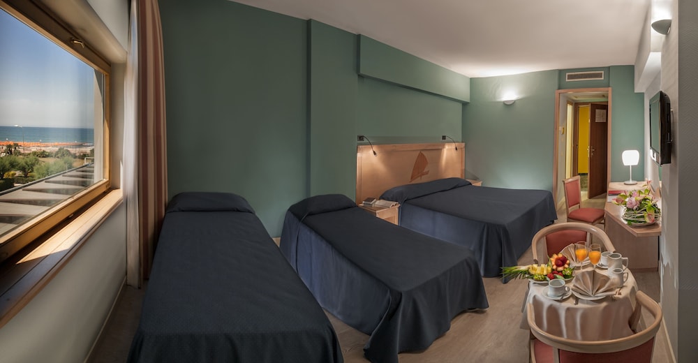 Grand Hotel Continental 33/44