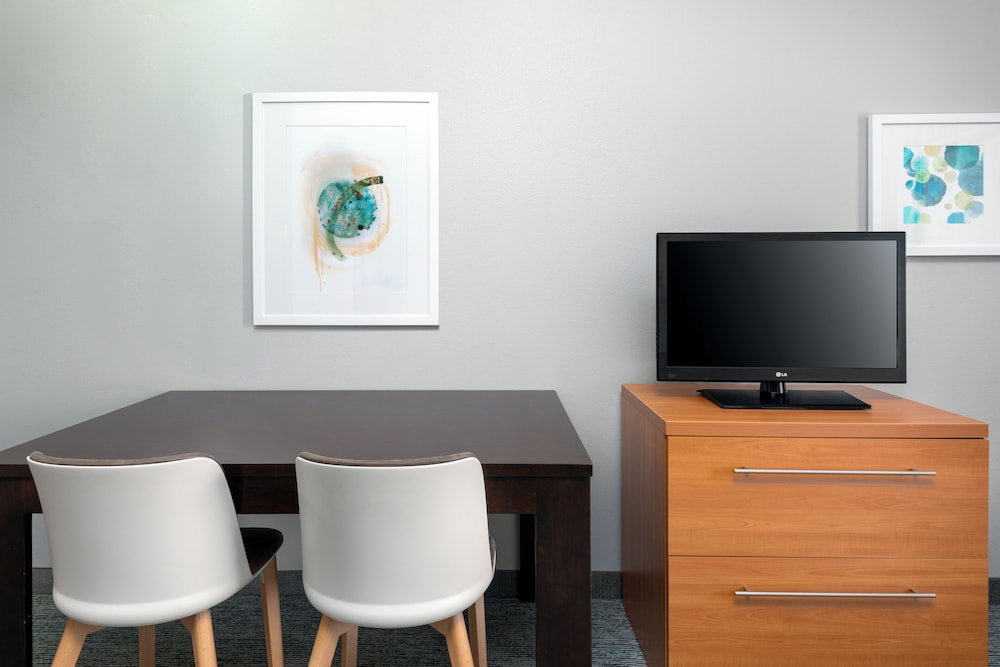 TOWNEPLACE SUITES BUFFALO AIRPORT 27/50