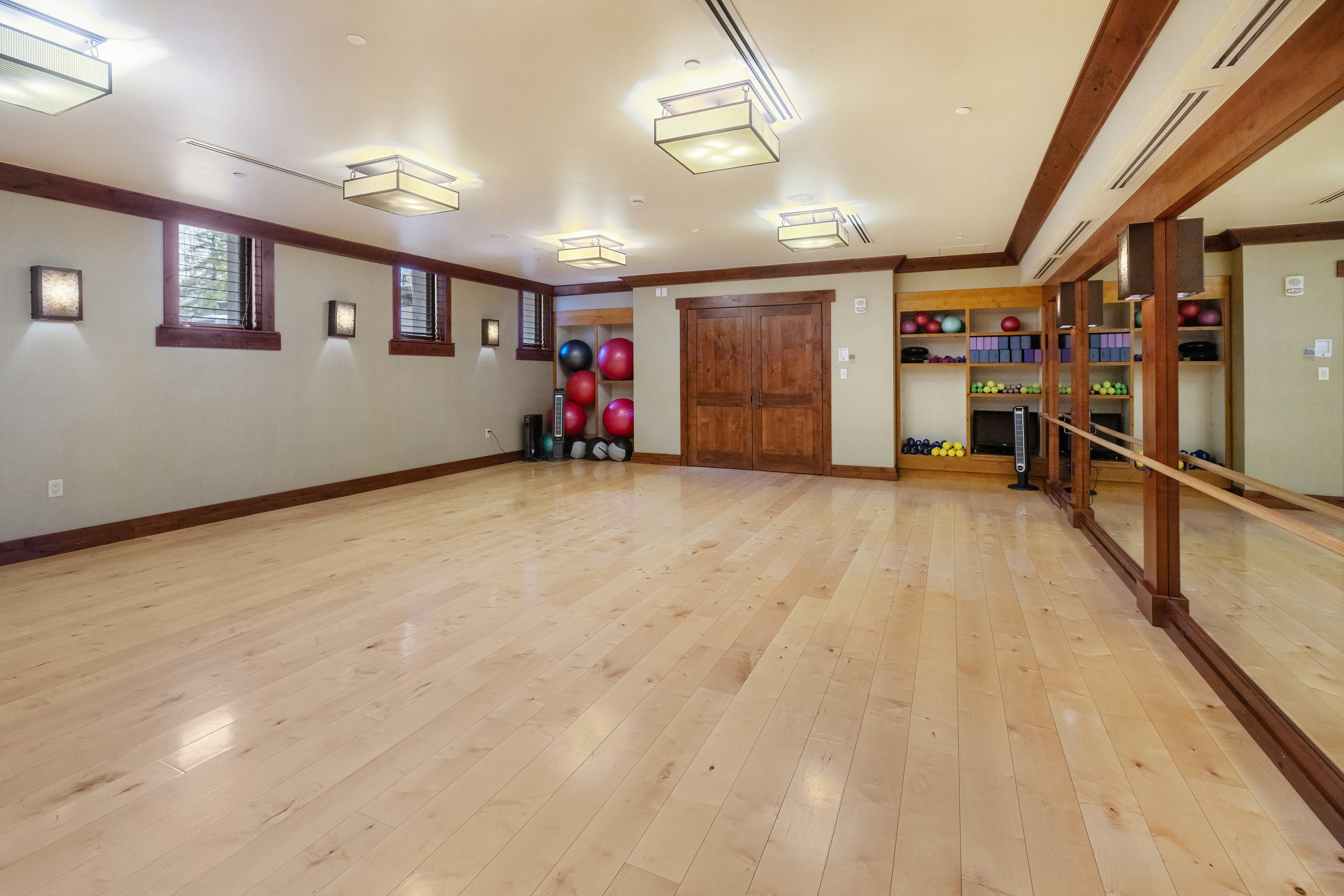 Lodge at Vail Rock Resorts 74/81