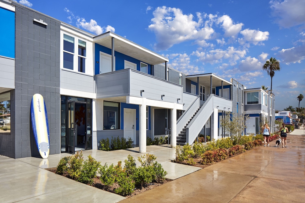 Pacific View Inn 3/59