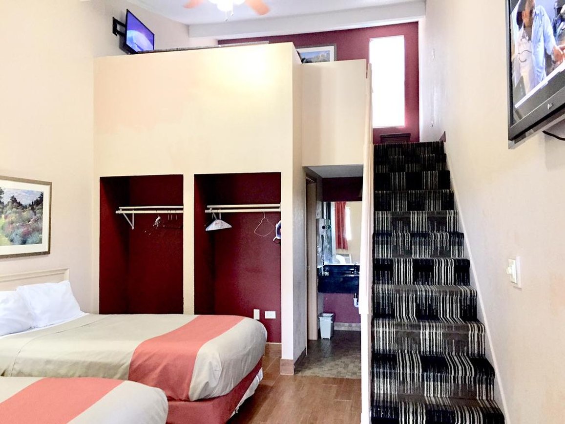 Red Carpet Inn Great Lakes 2/5